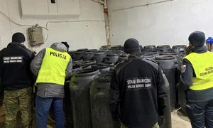 Zlikwidowano bimbrownię w Suwałkach. Przejęto tysiące litrów zacieru