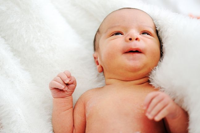 W 1 miesiącu dziecko potrafi już rozpoznawać twarze rodziców