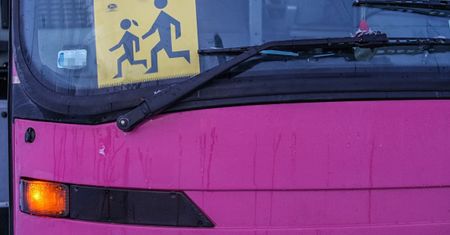 Kierowca autobusu szkolnego zasłabł. Pasażerów uratowali uczniowie