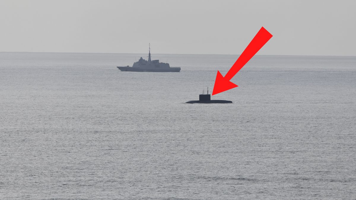 Rosyjski okręt u wybrzeży Francji.