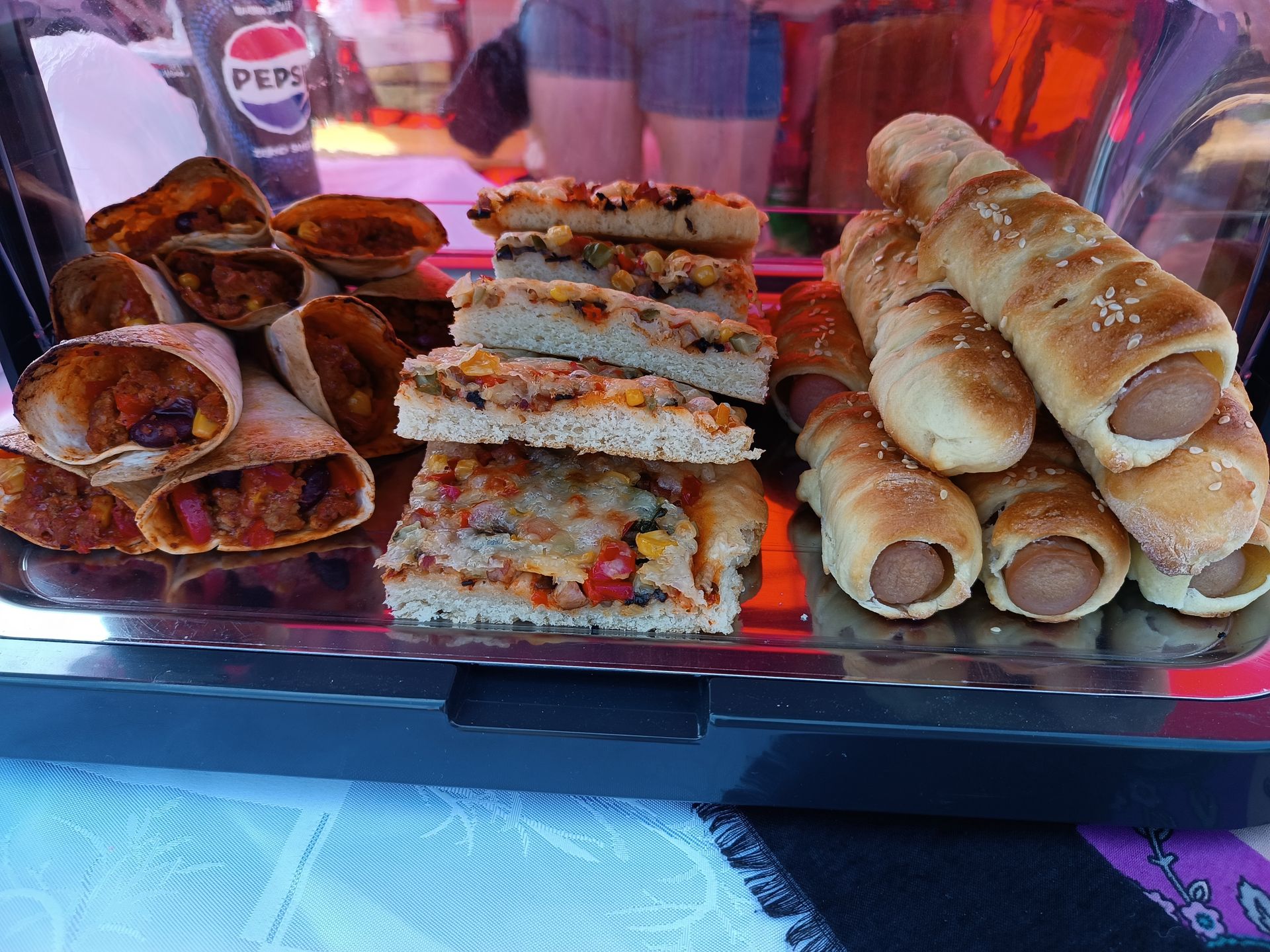 Pizza, tortilla i hotdogi