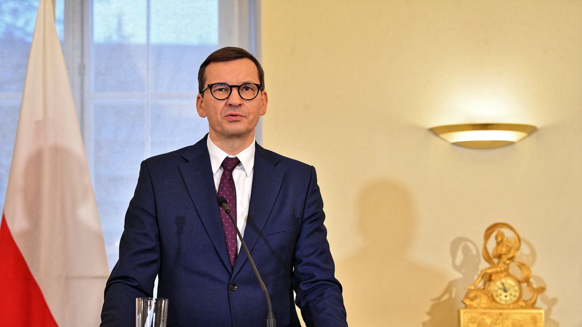 Tallin, Estonia, 21.11.2021. Premier Mateusz Morawiecki uczestniczy w spotkaniu z premier Estonii Kają Kallas w Tallinie, 21 bm. To pierwsze z serii spotkań z europejskimi przywódcami, związanych z kryzysem na polsko-białoruskiej granicy. Szef polskiego rządu w niedzielę odwiedzi jeszcze Litwę oraz Łotwę. (aldg) PAP/Radek Pietruszka