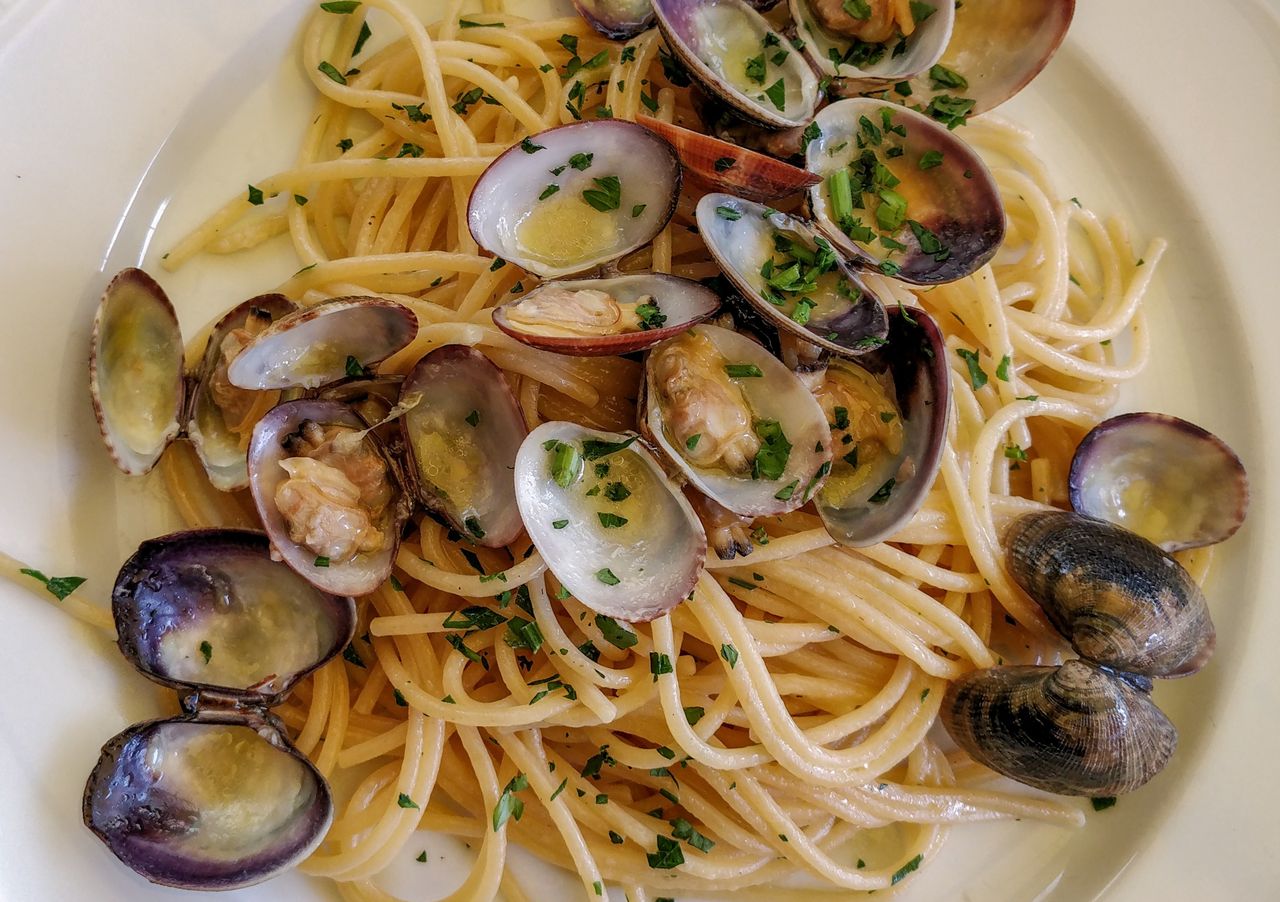 Embrace Neapolitan Tradition: Spaghetti alle vongole makes its mark