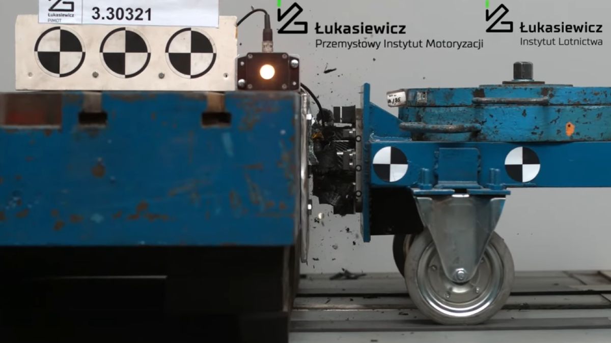 Kompozytowe absorbery energii są lepsze i lżejsze od stalowych, masowo wykorzystywanych w autach