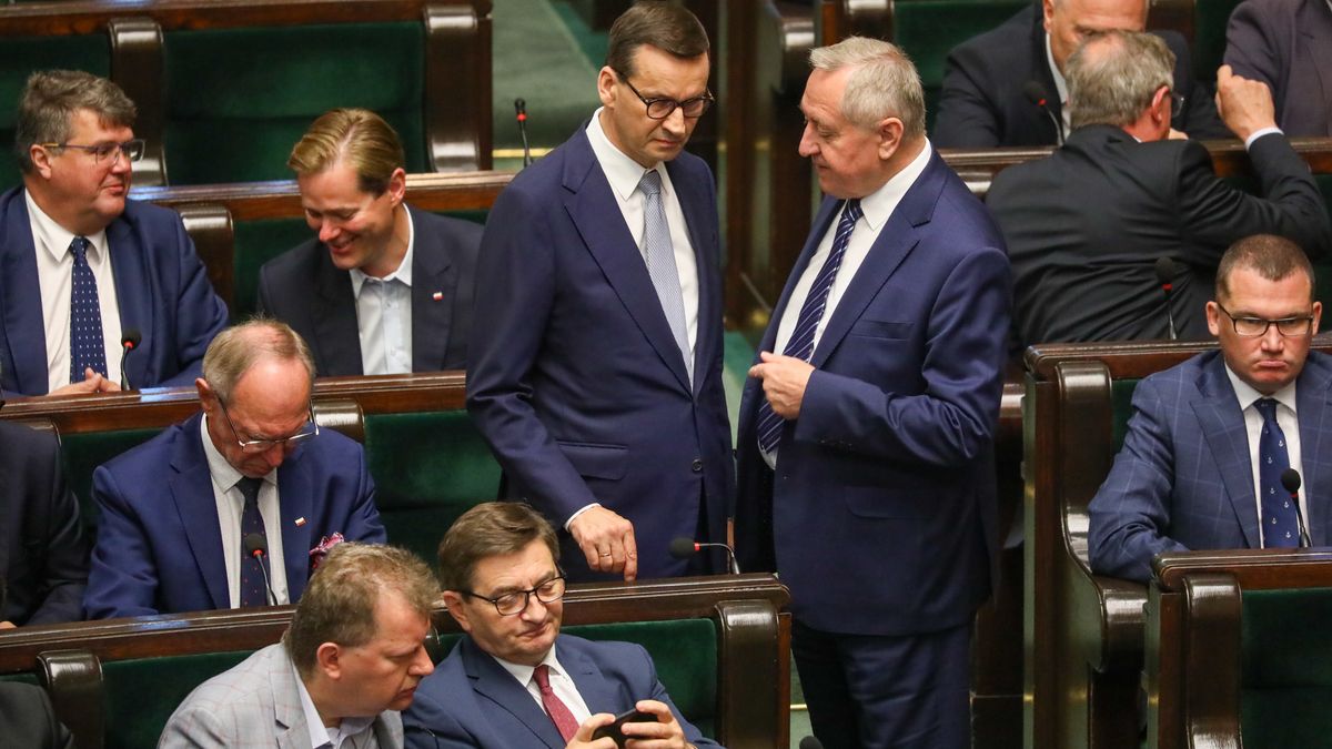 Mateusz Morawiecki, Henryk Kowalczyk
Tomasz Gzell
parlament, pilne, polityk, polityka, posiedzenie, sejm, ustawa, 9  9., Sejm Rzeczypospolitej Polskiej IX kadencji, Odry, projekt, wsparcie