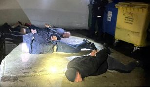 Wciągali nastolatka do bramy. Ośmiu mężczyzn zatrzymanych