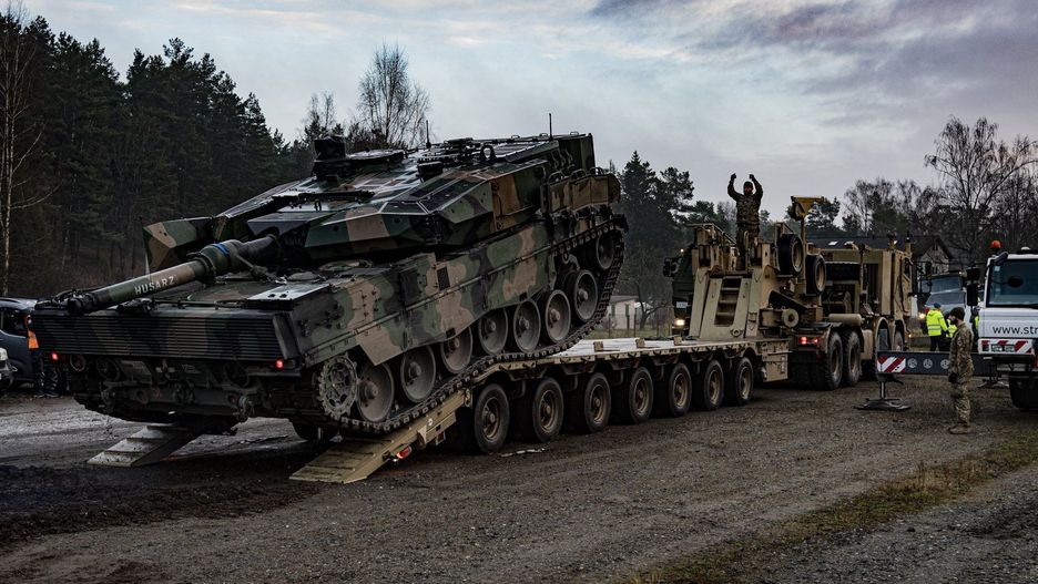 Polskie czołgi Leopard 2PL dotarły na Łotwę