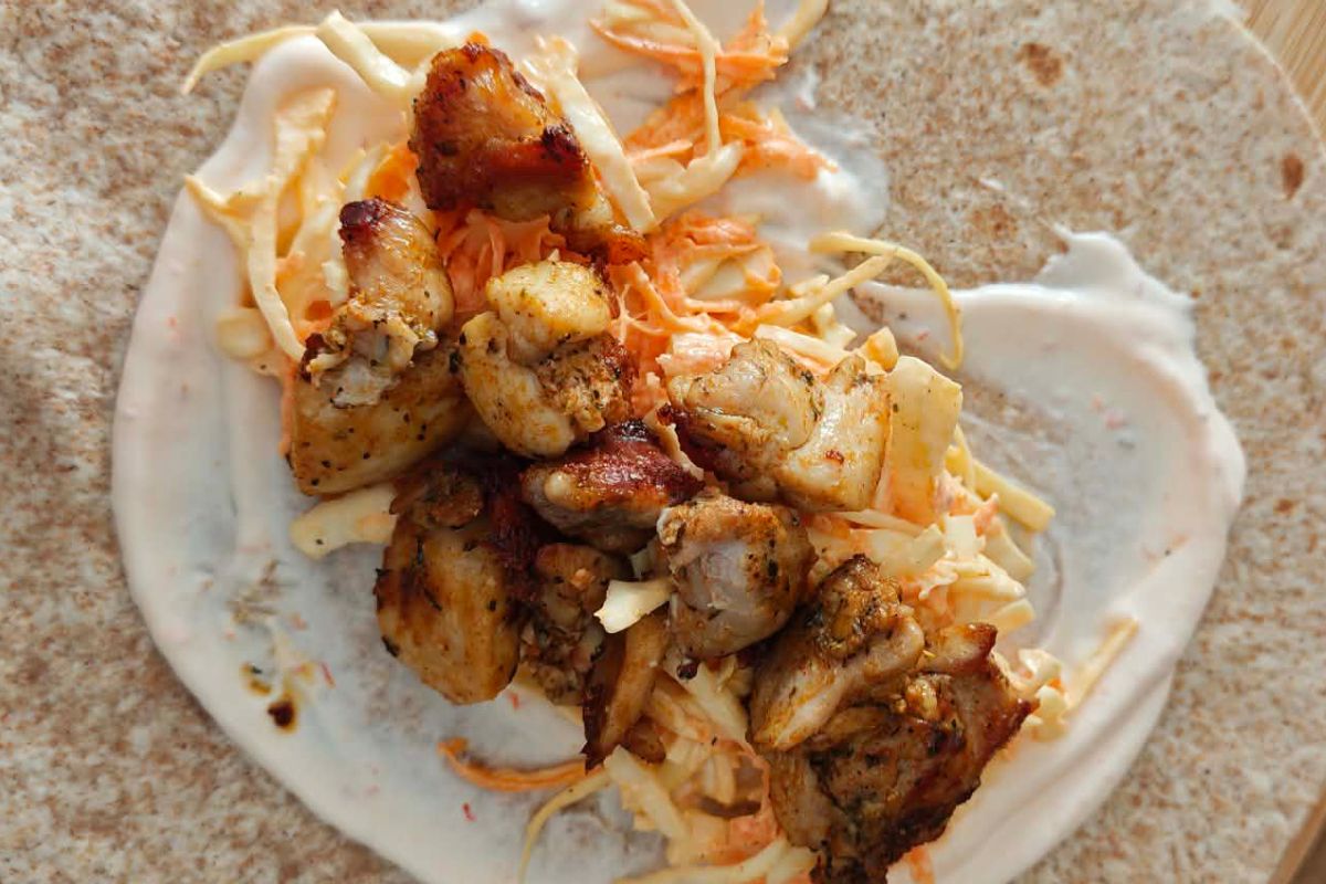 Smażę w przyprawach i zawijam w tortillę. Zwykły kebab może się schować