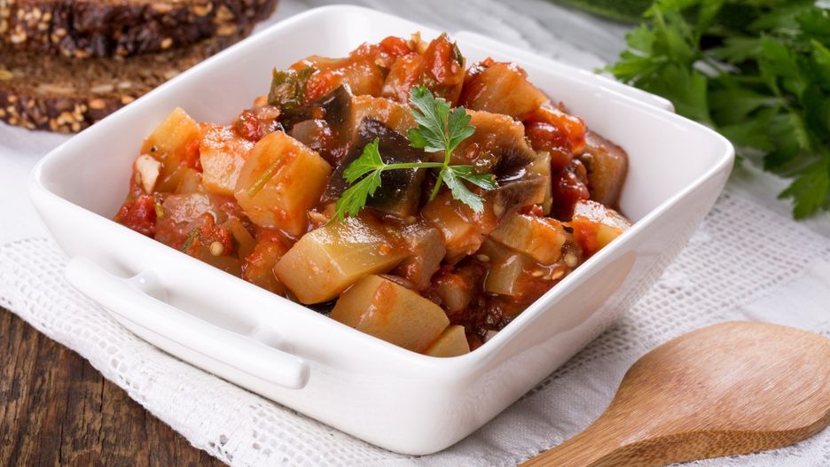 Bigos z cukinii z pieczarkami