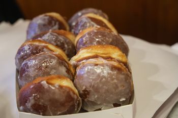 Zjadłeś mniej niż trzy pączki? Spokojnie, nie zmienią się od razu w tłuszcz