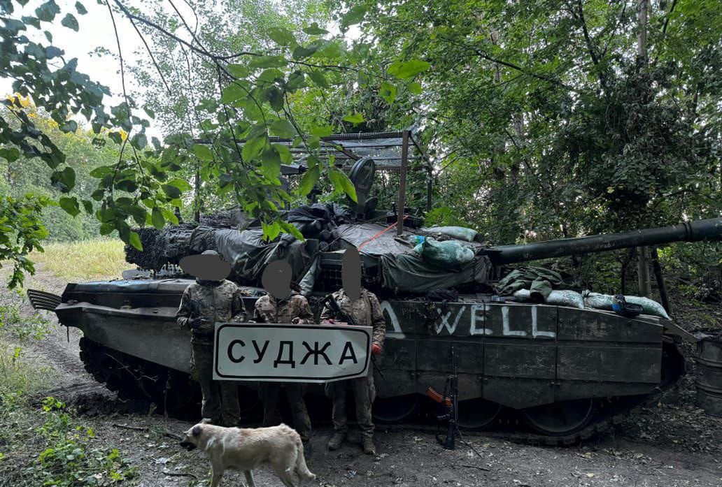 Ukrainer nutzen, erbeuteten russischen T-90M-Panzer bei Kursk-Offensive