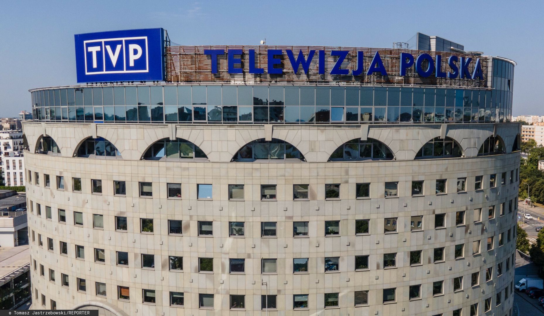 Spotkanie ze sztabami przed debatą w TVP. Kolejne reakcje