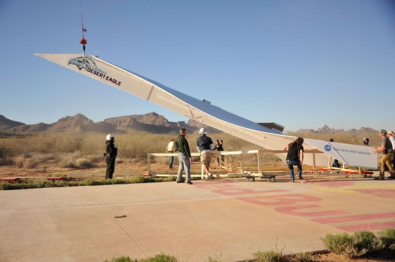 Największy na świecie samolot z papieru startuje [wideo]