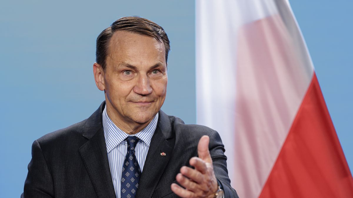 BERLIN, GERMANY - JUNE 04: Polish Minister of Foreign Affairs Radoslaw Sikorski speaks to the media on June 04, 2025 in Berlin, Germany. (Photo by Thomas Trutschel/Photothek via Getty Images)