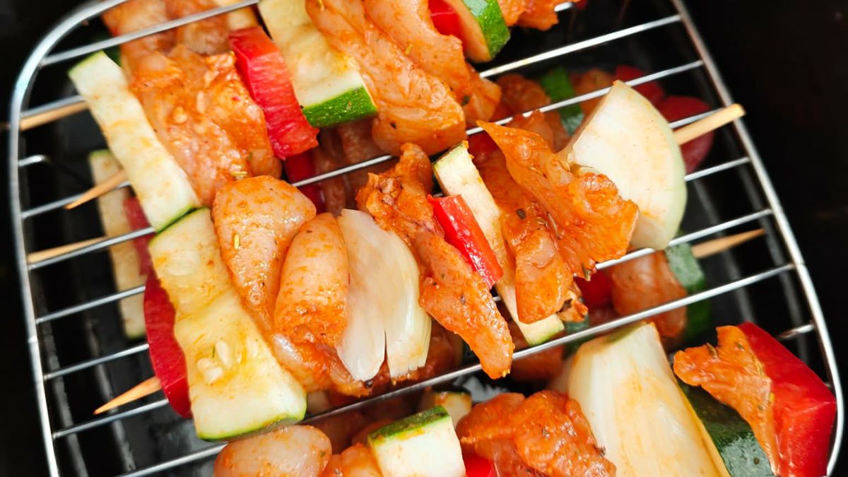 Szaszłyki możesz zrobić w airfryerze