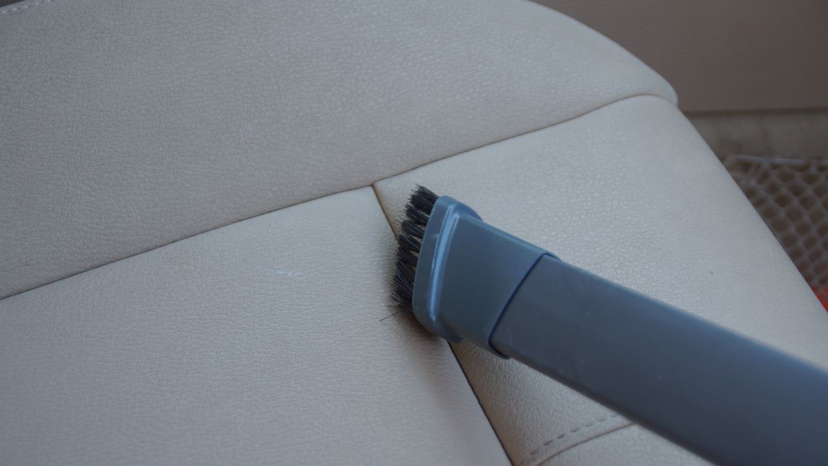 Wiele osób ogranicza się podczas czyszczenia wnętrza do odkurzania, ale to nie wszystko