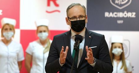 Co z noszeniem maseczek w pomieszczeniach? Minister Niedzielski zabrał głos