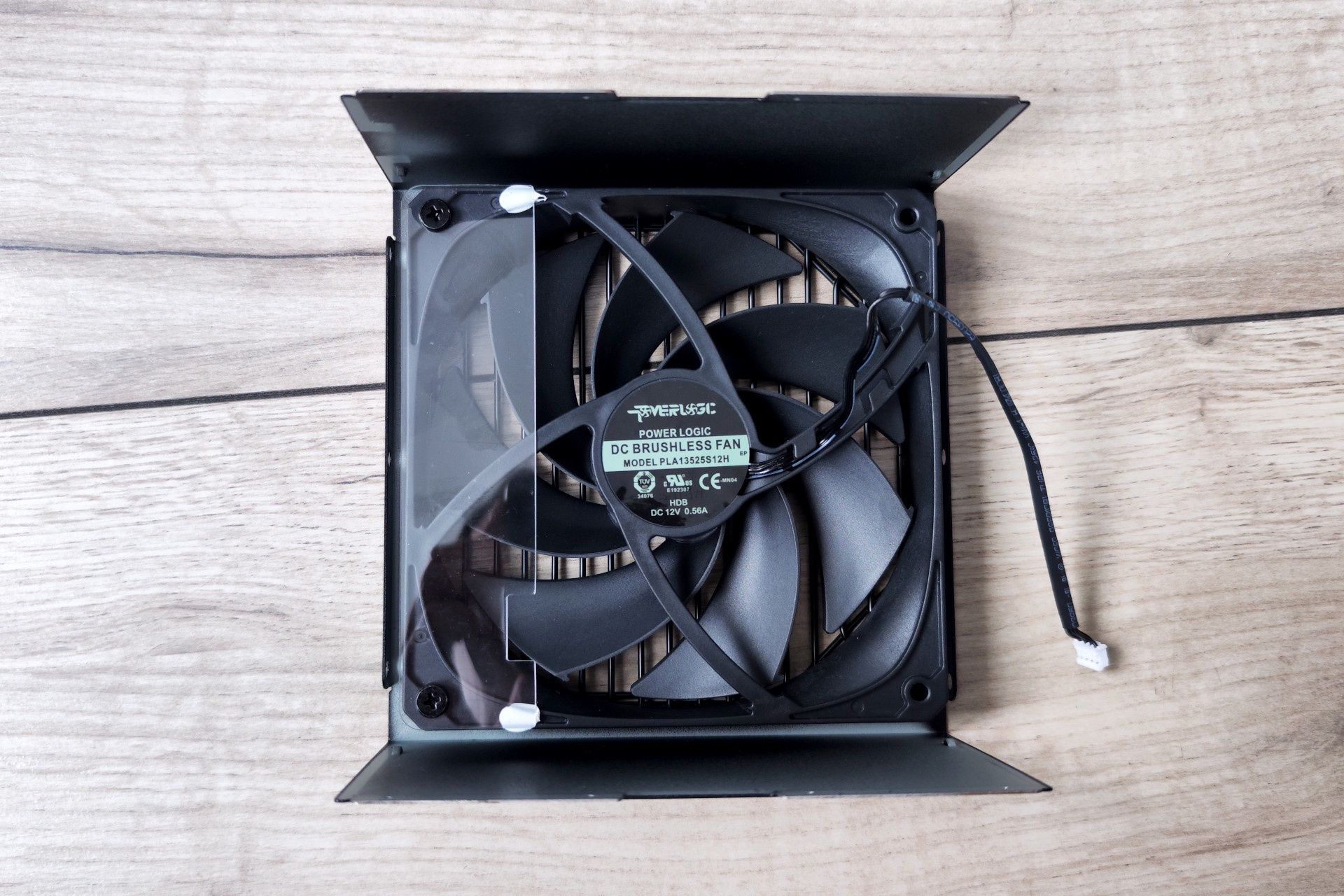 Zasilacz MSI MAG A1200PLS PCIE5 - wentylator