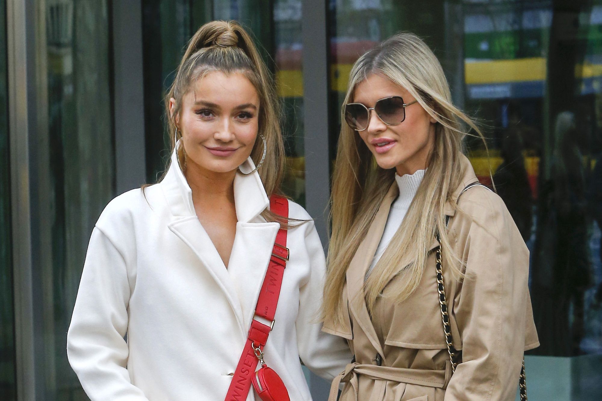 Joanna Krupa i Marta Krupa przed studiem "Dzień Dobry TVN"
