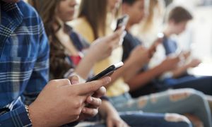 Do szkoły bez smartfona? Ten europejski kraj wprowadza zakaz