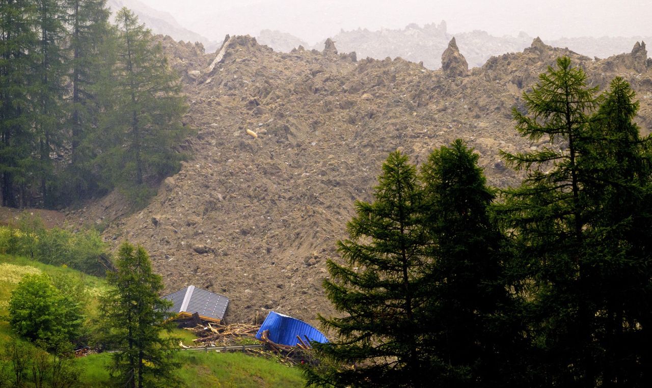Katastrophe in den Alpen: Lawine zerstört fast ganzes Dorf