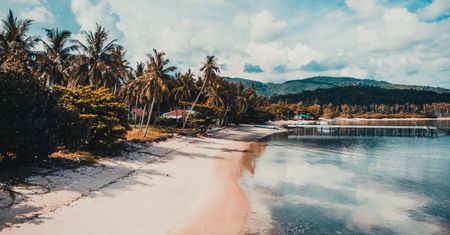 Białe plaże i luksusowe kurorty. Popularnej wyspie grozi zapaść przez turystów