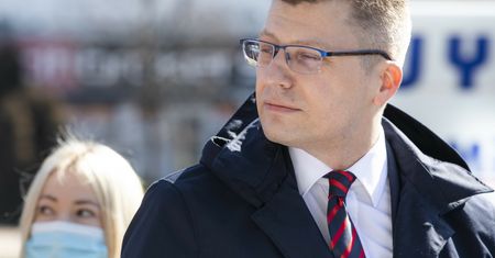 Warchoł po raz kolejny bez maseczki. Rzecznik rządu: "Zaskakujące zachowanie. Wstyd"