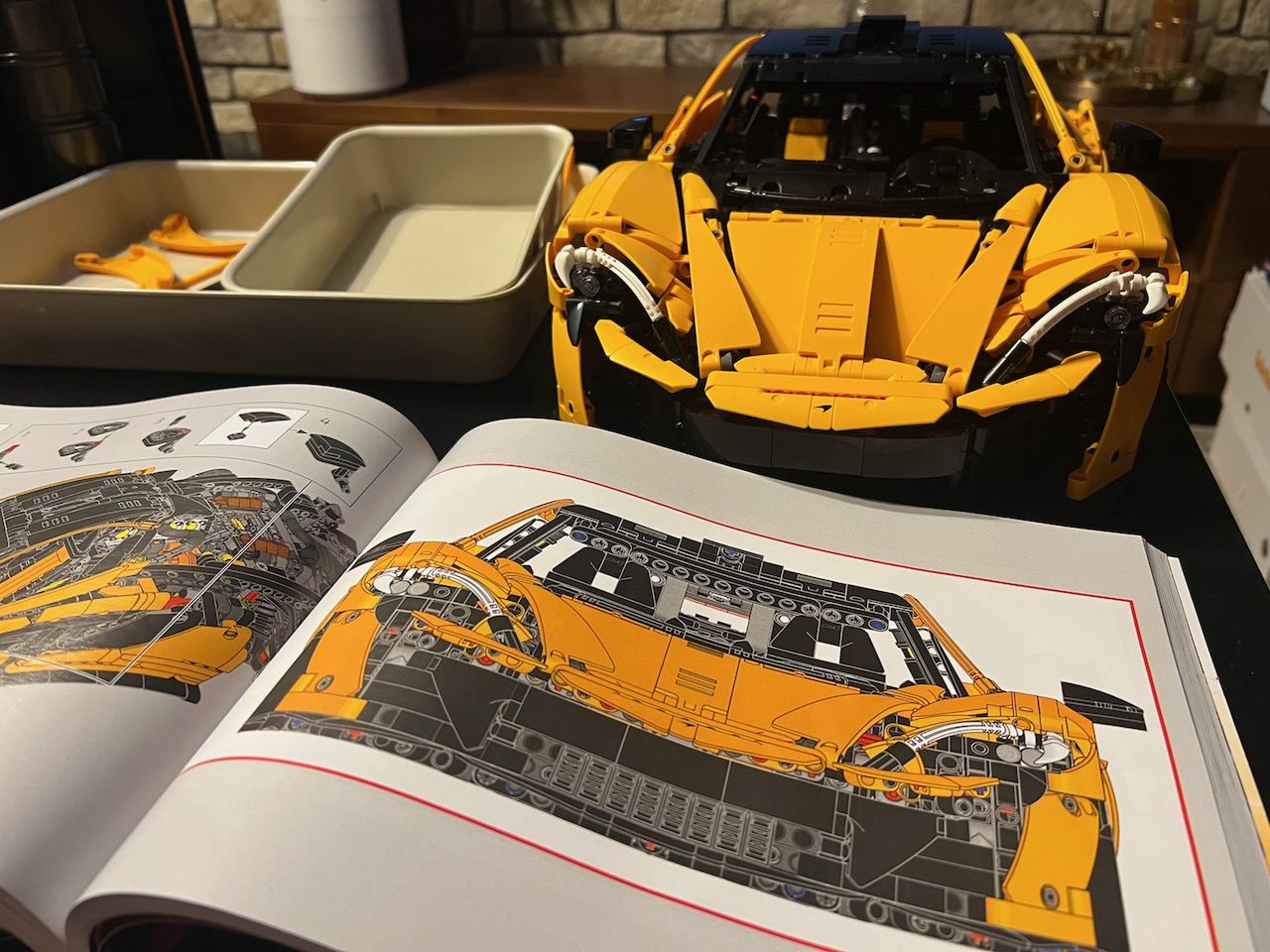 Składanie McLarena P1 z klocków LEGO krok po kroku