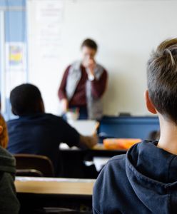 W piątki katechetka wyrzuca dzieciom kanapki z mięsem. Skarg coraz więcej