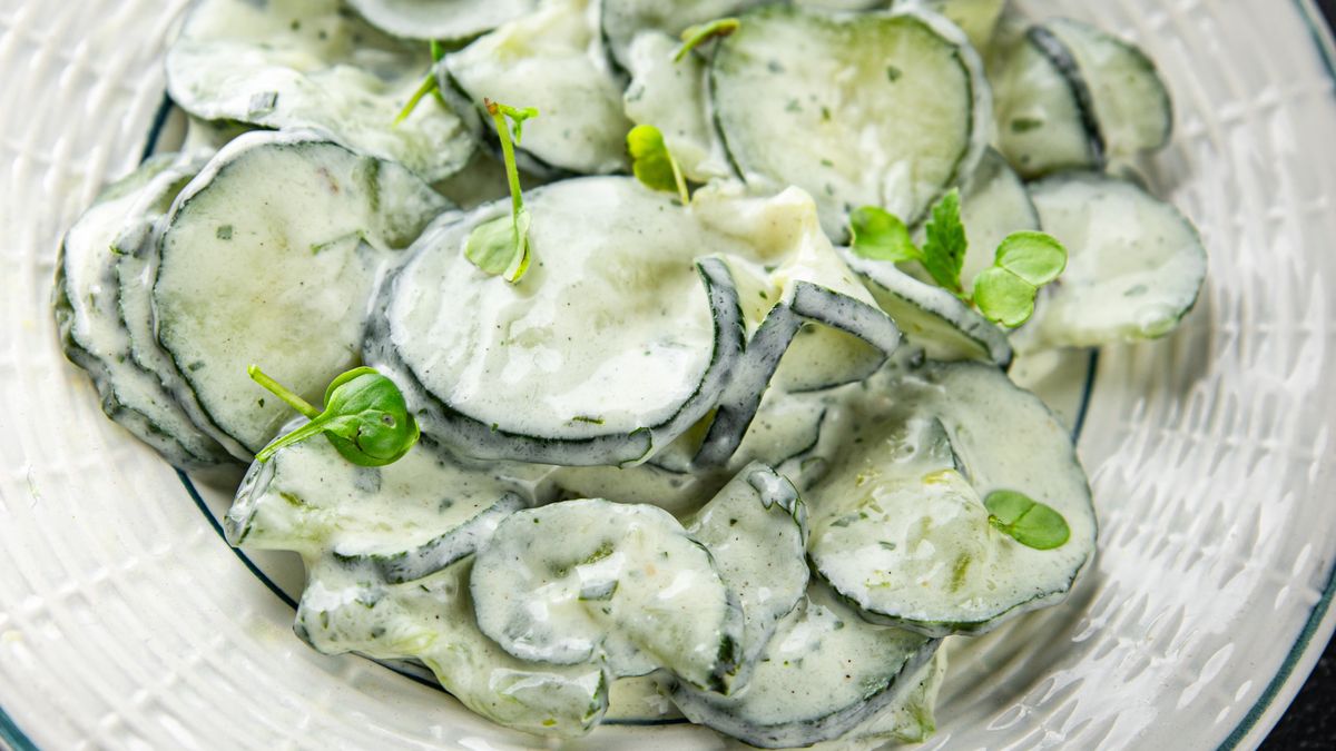 Mizeria kojarzy nam się z wiosenną domową kuchnią