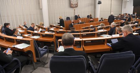 Budżet UE. Senat apeluje do rządu o przyjęcie wynegocjowanego budżetu