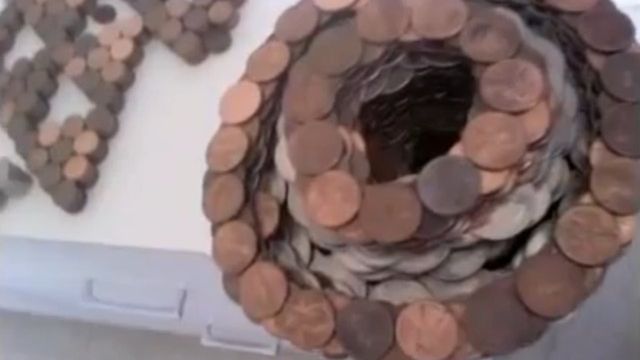 Jak on to zrobił? 3 tys. monet balansujących na 10-centówce [wideo] 1