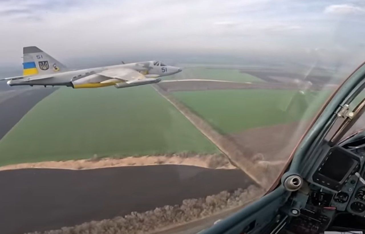Su-25 w locie nad Ukrainą