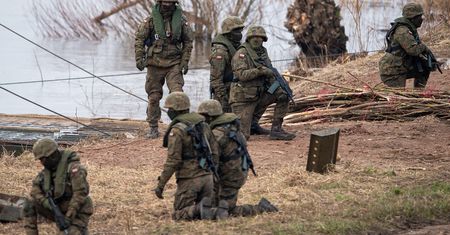 Rząd zapowiada szkolenia wojskowe. Przedsiębiorcy nie kryją obaw
