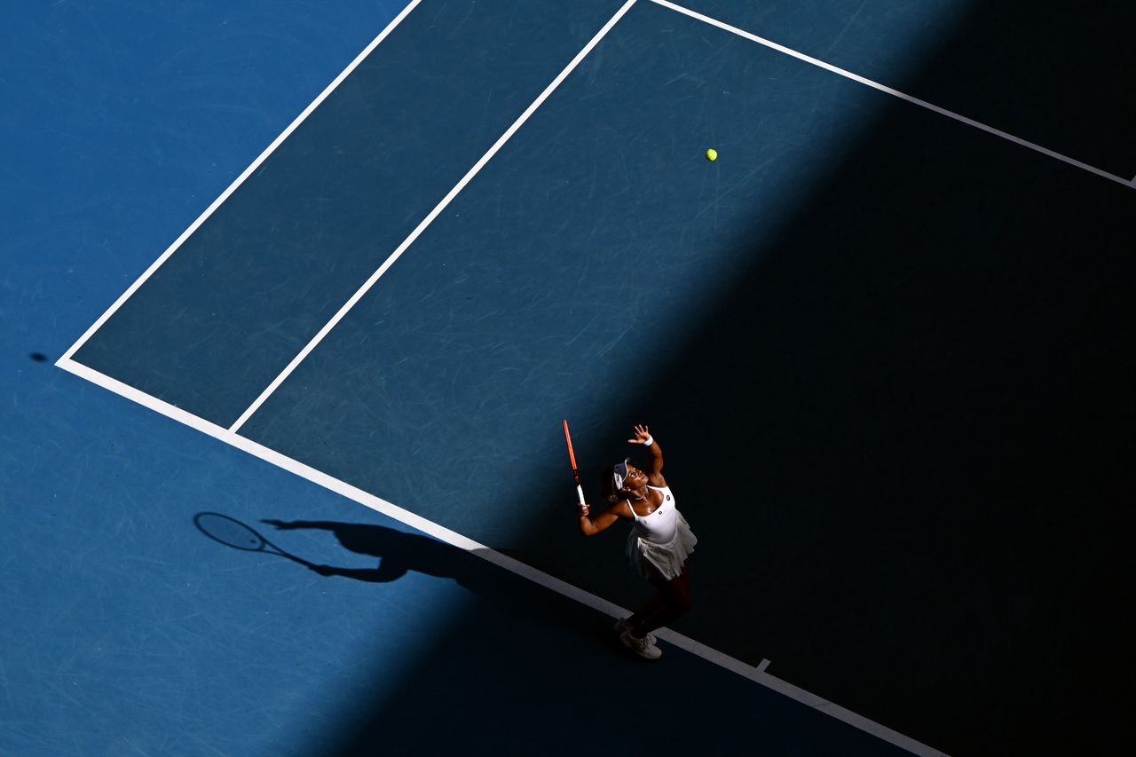 Sloane Stephens of the USA in action during her second round match against Daria Kasatkina of Russia on Day 5 of the 2024 Australian Open at Melbourne Park in Melbourne, Australia, 18 January 2024. EPA/JOEL CARRETT AUSTRALIA AND NEW ZEALAND OUT Dostawca: PAP/EPA.