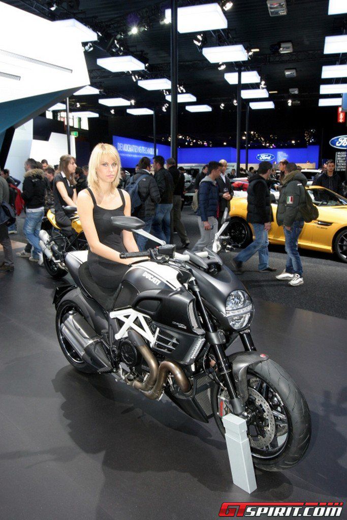 Hostessy z Bologna Motor Show 2011 [galeria] 54
