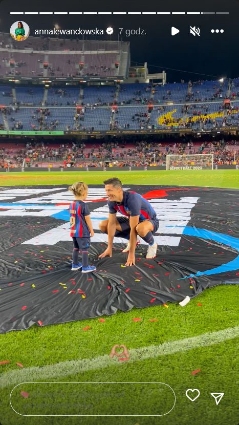 Anna Lewandowska z córkami wspiera Roberta Lewandowskiego na Camp Nou