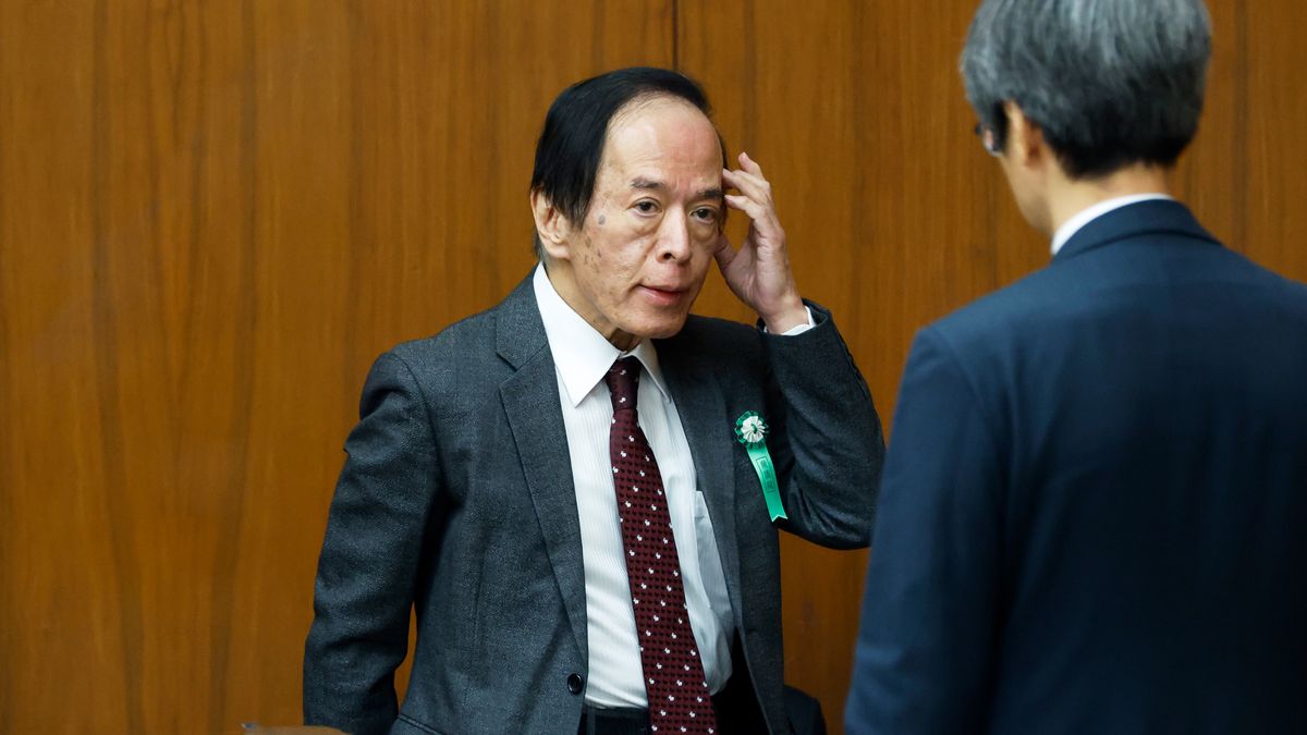Kazuo Ueda, governor of the Bank of Japan (BOJ), arrives for a committee on financial affairs meeting at the lower house of parliament in Tokyo, Japan, on Friday, Nov. 21, 2025. The yen's fresh weakness is partly driven by growing market speculation that the BOJ may delay a rate hike under Prime Minister Takaichi, who's known for her aversion to monetary tightening. Photographer: Kiyoshi Ota/Bloomberg via Getty Images