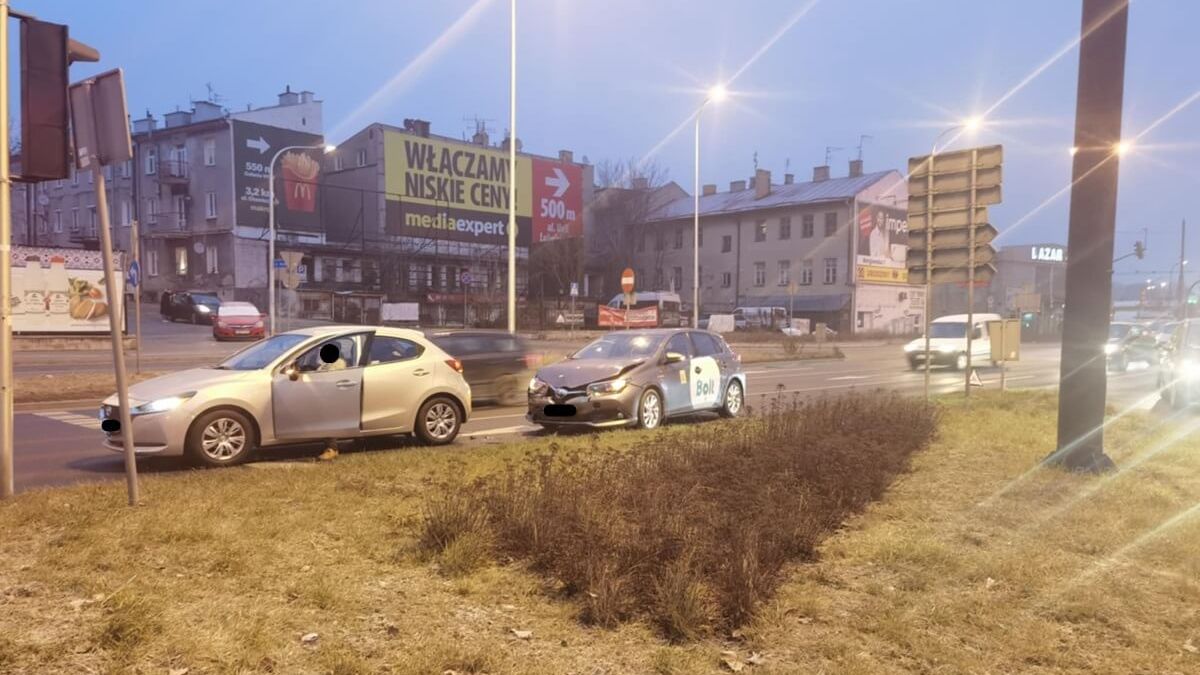 Zderzenie mazdy z toyotą na al. Solidarności w Lublinie