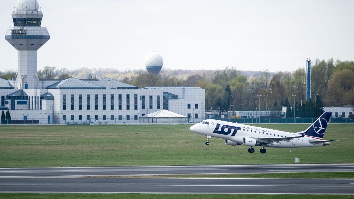 LOT Polish Airlines plane and Polish Air Navigation Services Agency (in background) at Chopin Airport in Warsaw, Poland on April 22, 2022. The strike and mass resignations of air traffic controllers from the Polish Air Navigation Services Agency result in many delays and canceled flights in Polish airspace. (Photo by Mateusz Wlodarczyk/NurPhoto via Getty Images)