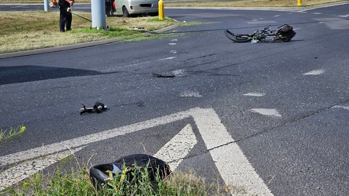 Rowerzysta potrącony przez taksówkarza na rondzie Berbeckiego