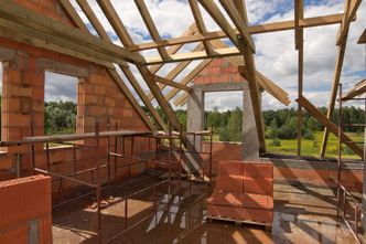 Dom z piwnicą. W jaki sposób koszt budowy piwnicy wpływa na ogólny koszt budowy?