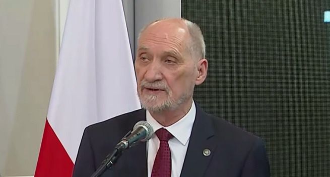 W TVN24 opisano manipulacje podkomisji smoleńskiej Macierewicza. „Kawał świetnego dziennikarstwa”