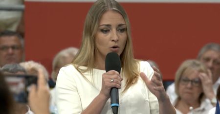 "Ten rząd pogonią kobiety". Skradła show Tuskowi