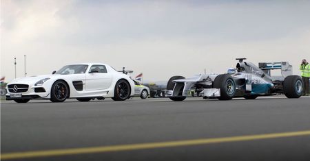 Starcie na prostej: Mercedes SLS AMG Black Series vs. F1 W03