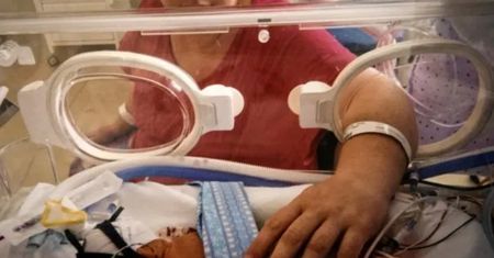 Urodziła bliźniaki podczas śpiączki. Kobieta nie może się pogodzić z tym, że nie pamięta narodzin własnych córek