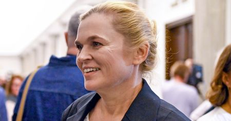 Włożyła koszulową sukienkę. Tak wyglądała w Gdyni