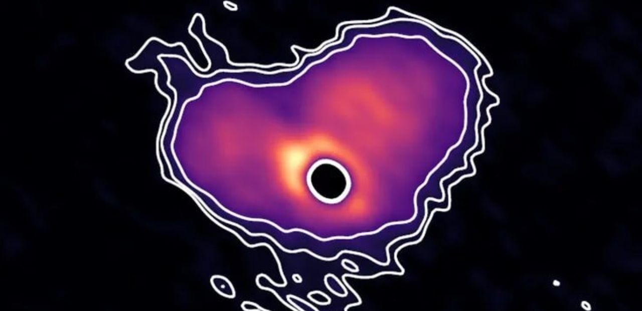 Wielkie serce 300 lat świetlnych od nas. To sprawka gwiazdy Mira A