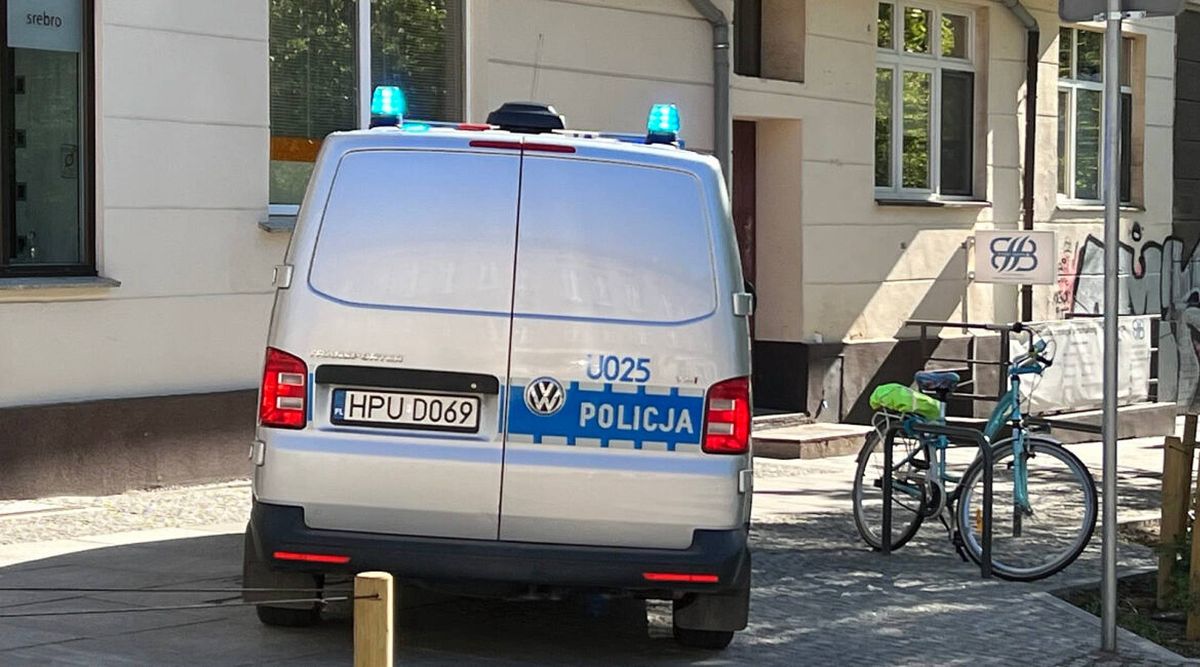 próba zabójstwa, policja, syn Uderzał matkę metalową rurą. Kobieta poważnie ranna