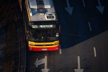 Upał za kierownicą autobusu. "Gdy nie działa cała klimatyzacja, to nie działa też u kierowcy"